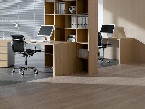 Impression eines Arbeitszimmers im Stil Großraumbüro