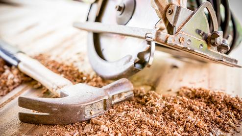 Hammer und Holzspäne - #Branche2# Hammer und Holzspäne - #Branche2#